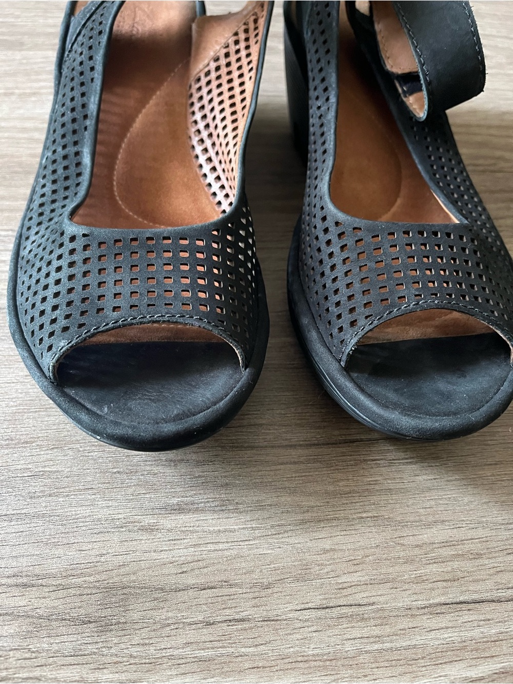 Clarks Black Suede Reedly Salene Wedge Open Toe Sandal with Ankle Strap Size 9.5 - Picture 2 of 11